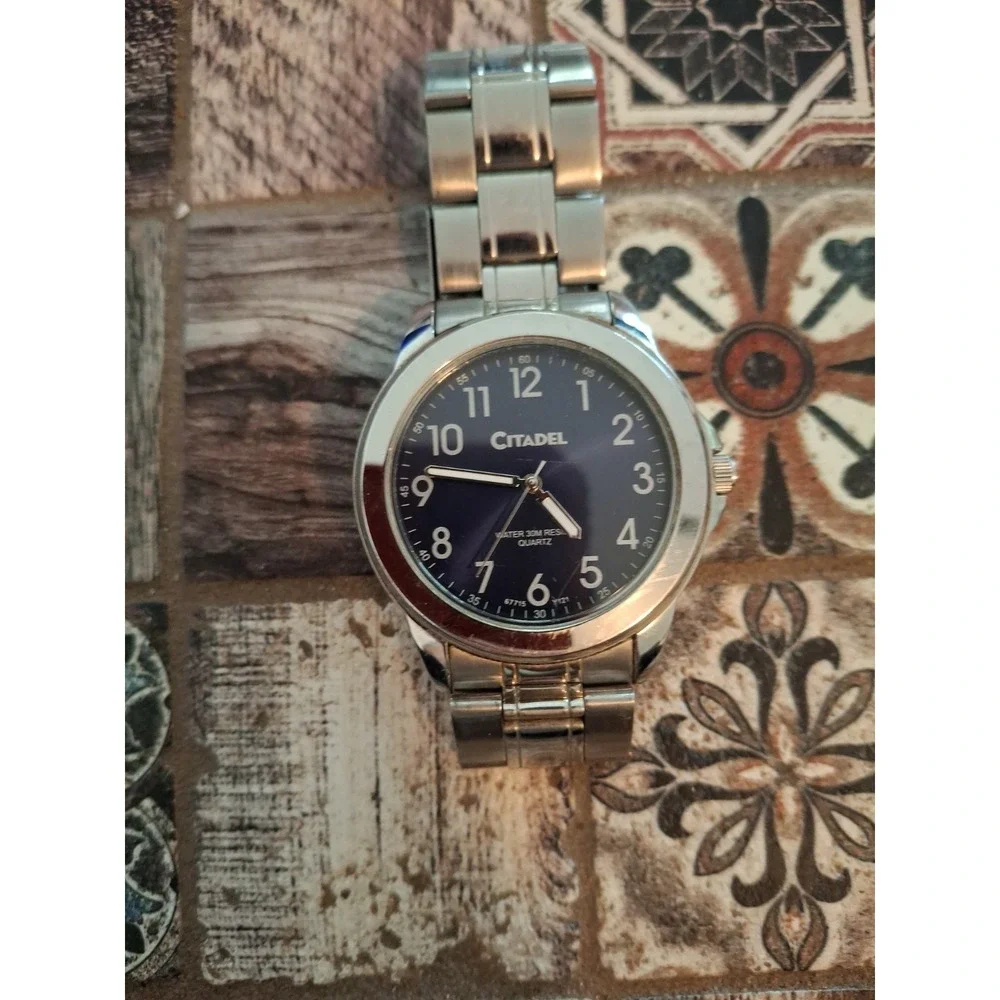 Lot Of 6 Mens Assorted Watches. Quartz Mvmnt,Silver & Gold Tone. *DESCRIPTION*